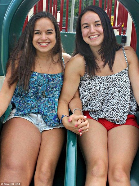 Teen With Shockingly Swollen Leg Poses in a Bikini to Inspire Body Confidence